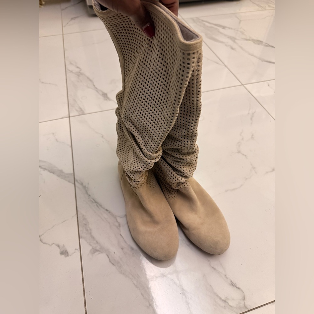 UGG Boots Size 8 - Picture 3 of 6